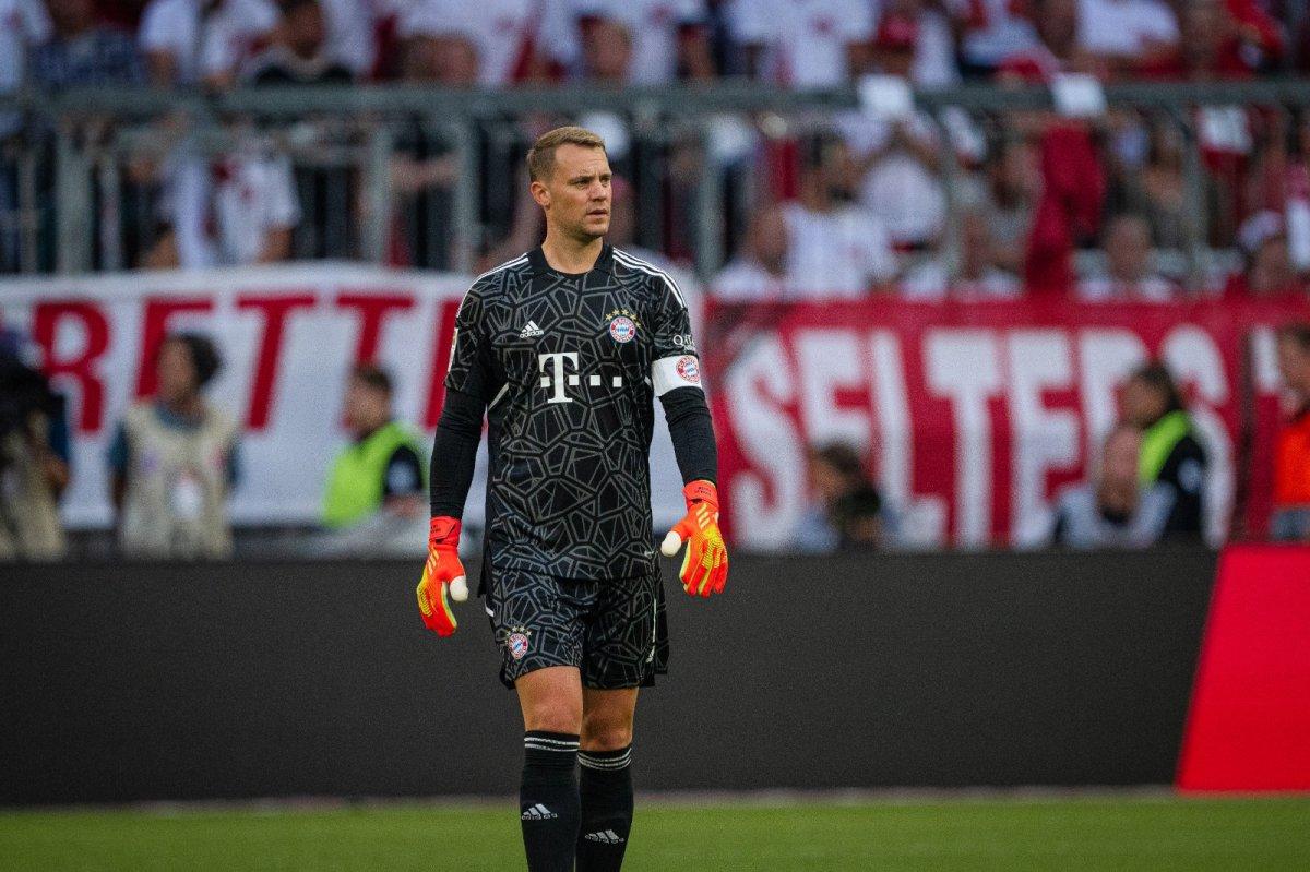 Manuel Neuer, kayak yaparken bacağını kırdı