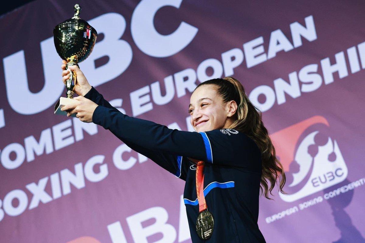 Türk boks tarihinde bir ilk gerçekleşti