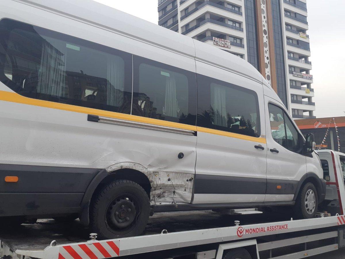 Ankara'da okul servisi devrilerek metreceler sürüklendi