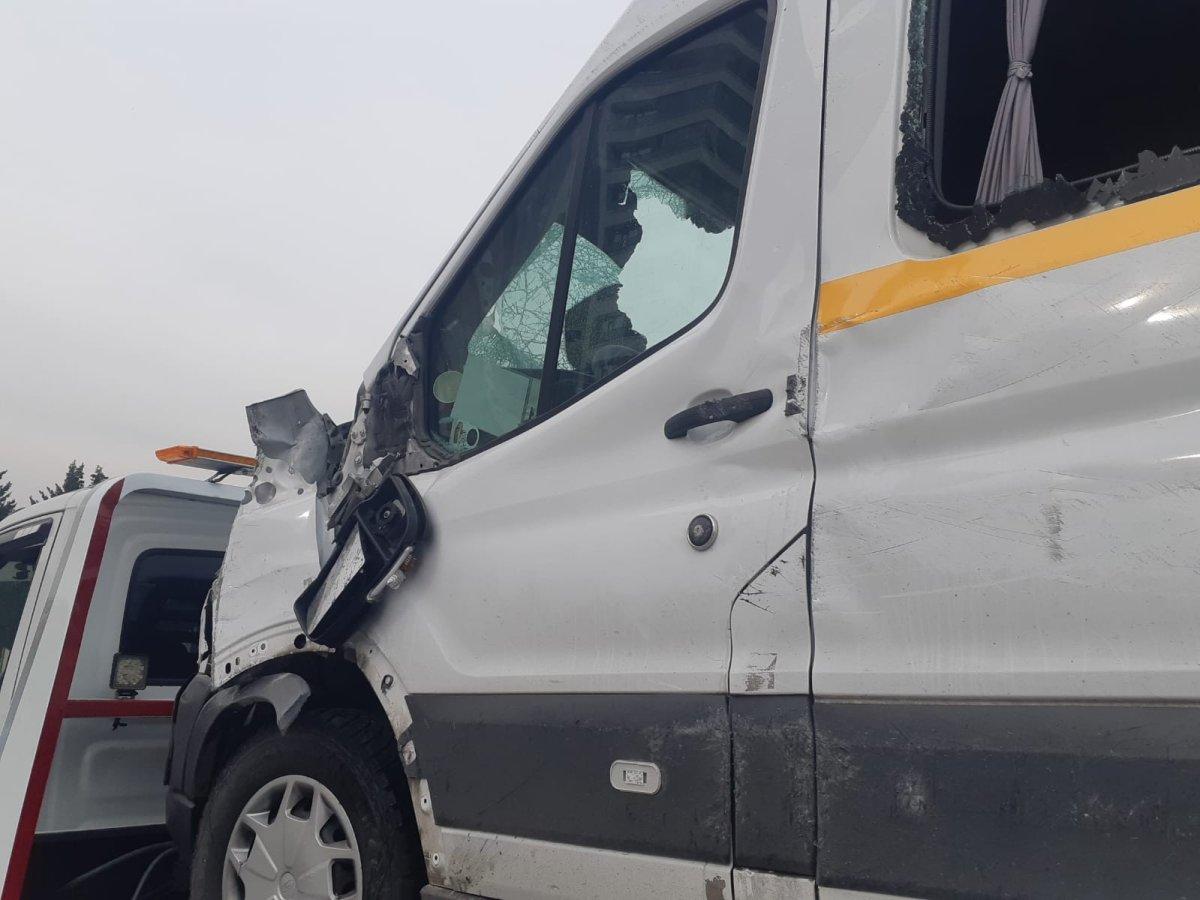 Ankara'da okul servisi devrilerek metreceler sürüklendi