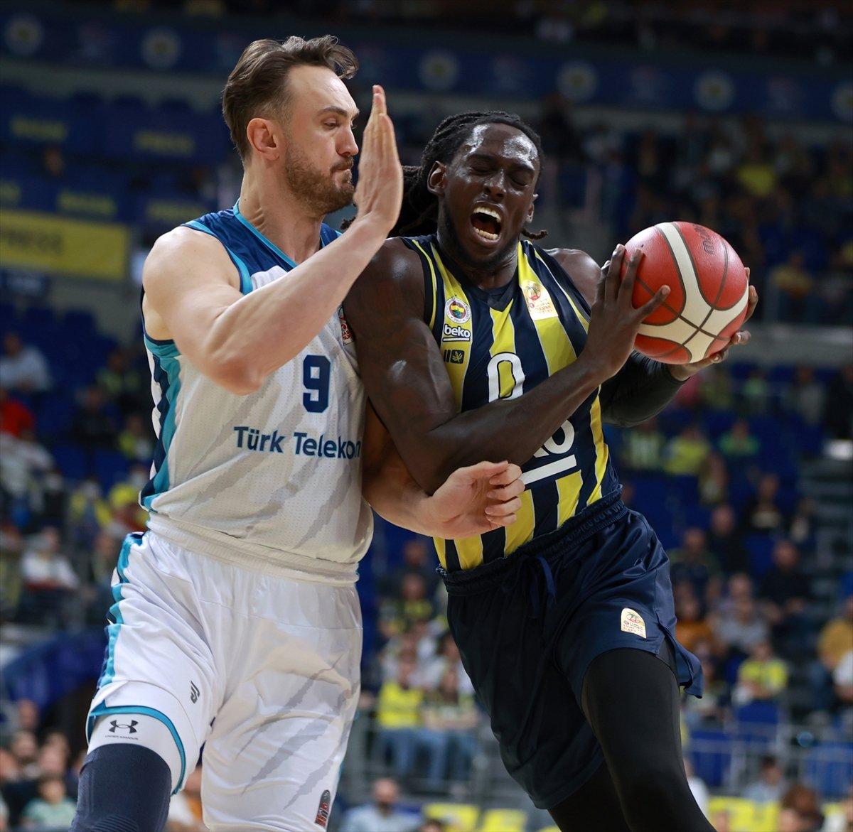 Fenerbahçe, ligde ilk kez kaybetti