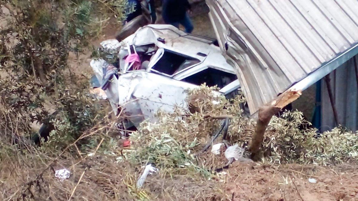 Aydın'da virajı alamayan araç, uçurumdan düştü  