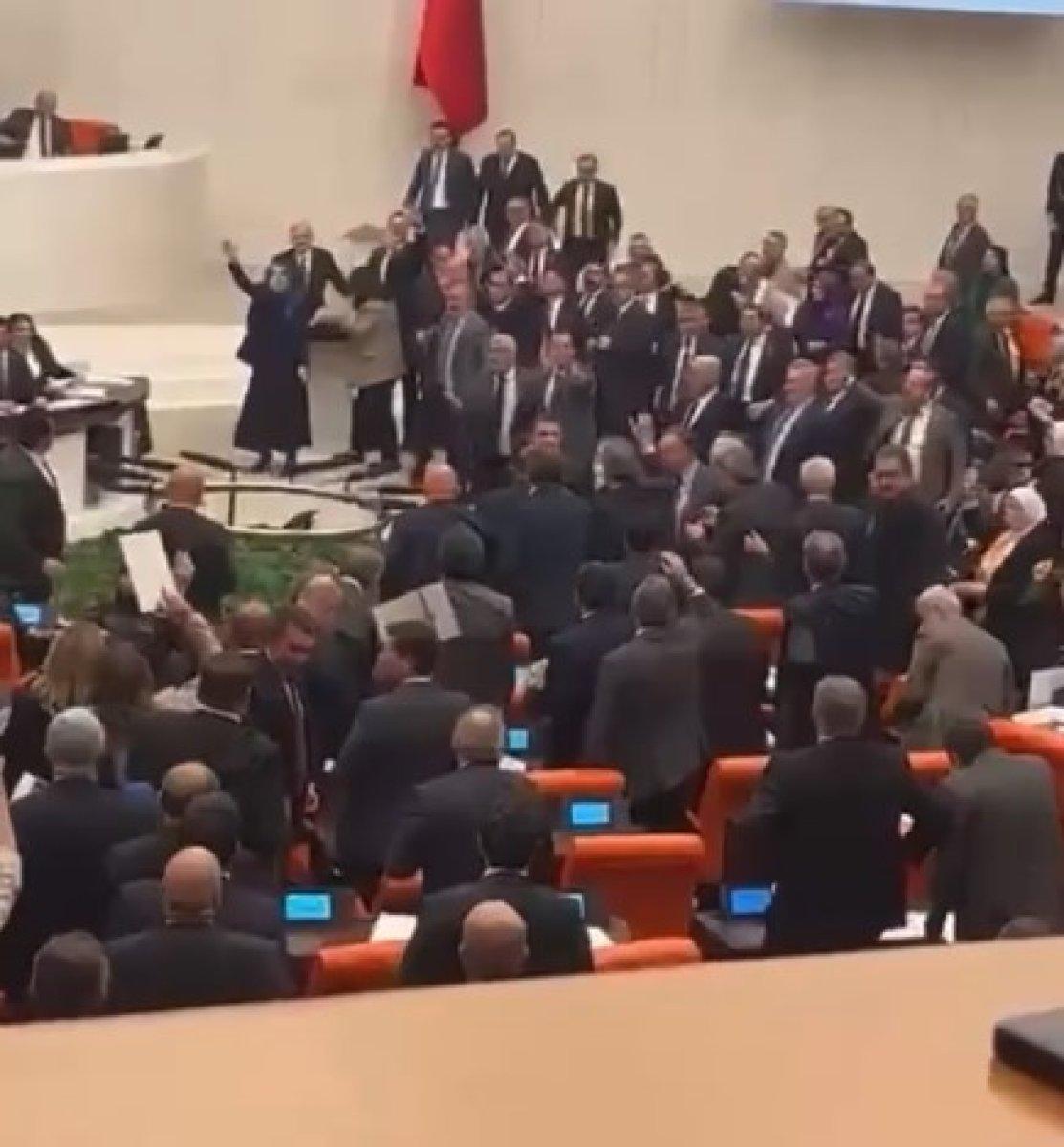 Süleyman Soylu'nun konuşmasının ardından Meclis karıştı