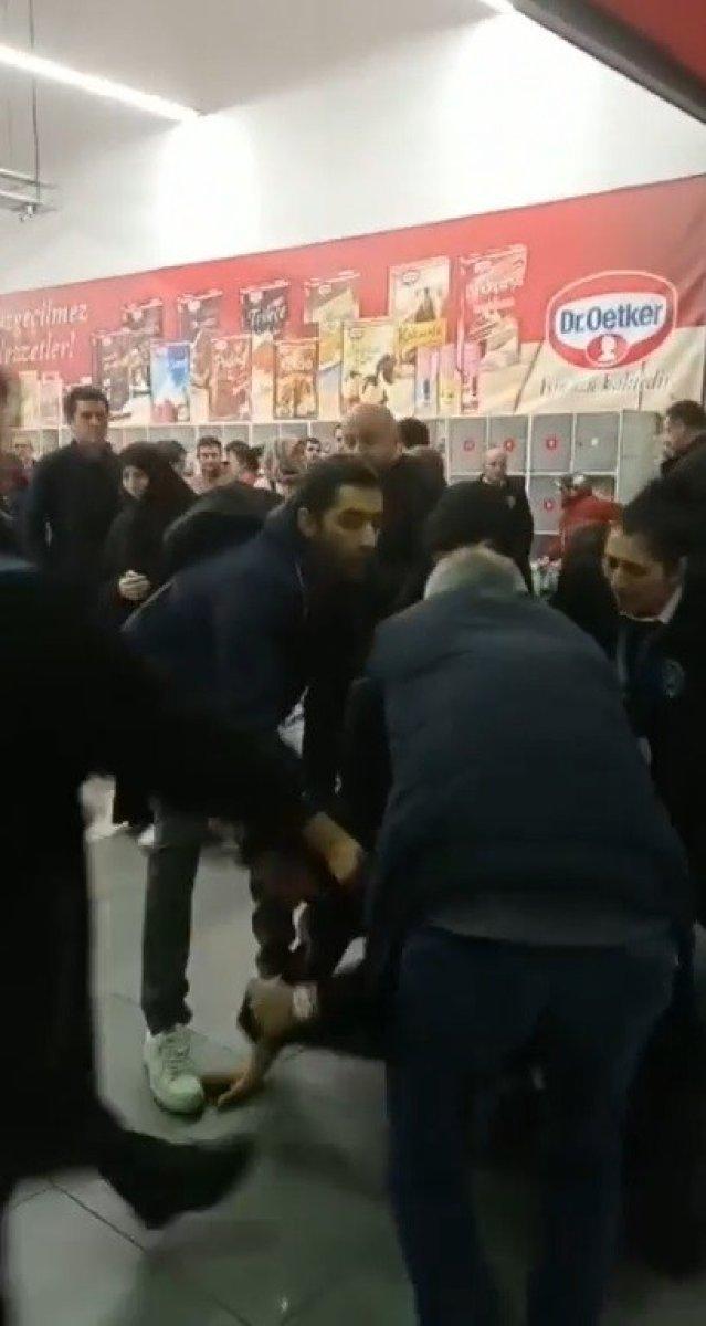 Bağcılar’da alışveriş arabası yüzünden kavga çıktı