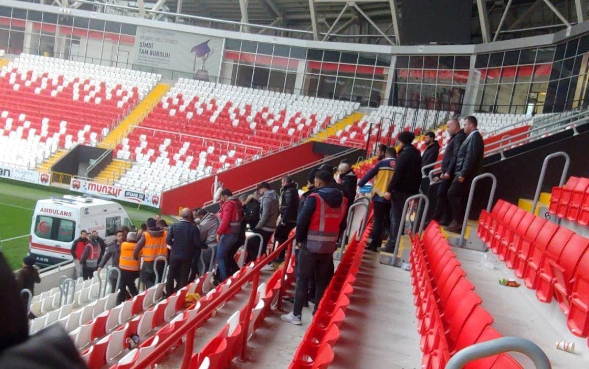 Erzincan’da tribünde kalp krizi geçiren taraftar yaşamını yitirdi