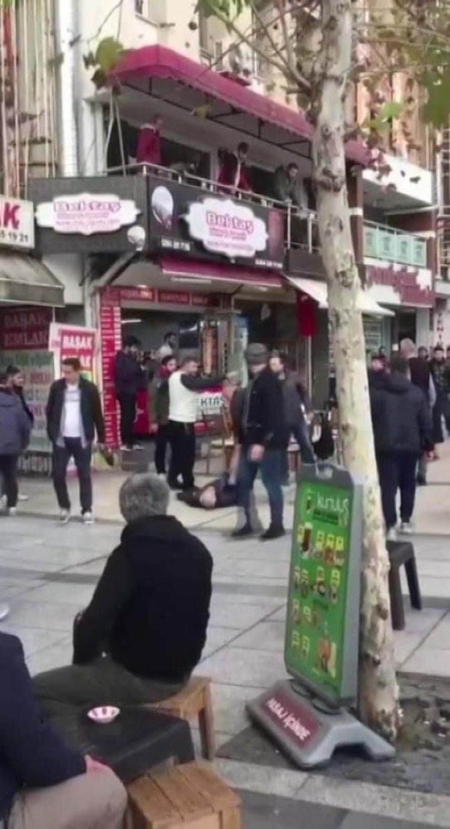 Sakarya'da annesini rahatsız eden adamı bıçaklayan çocuk tutuklandı