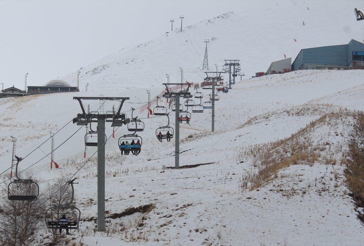 Palandöken'de pistler şenlenmeye başladı 