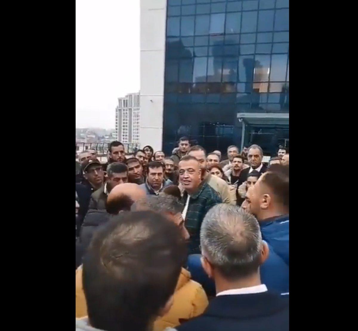 CHP'li Ataşehir Belediyesi'nde maaşlarını alamayan işçilerden protesto