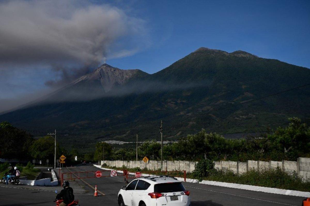 Fuego Yanardağı lav püskürttü