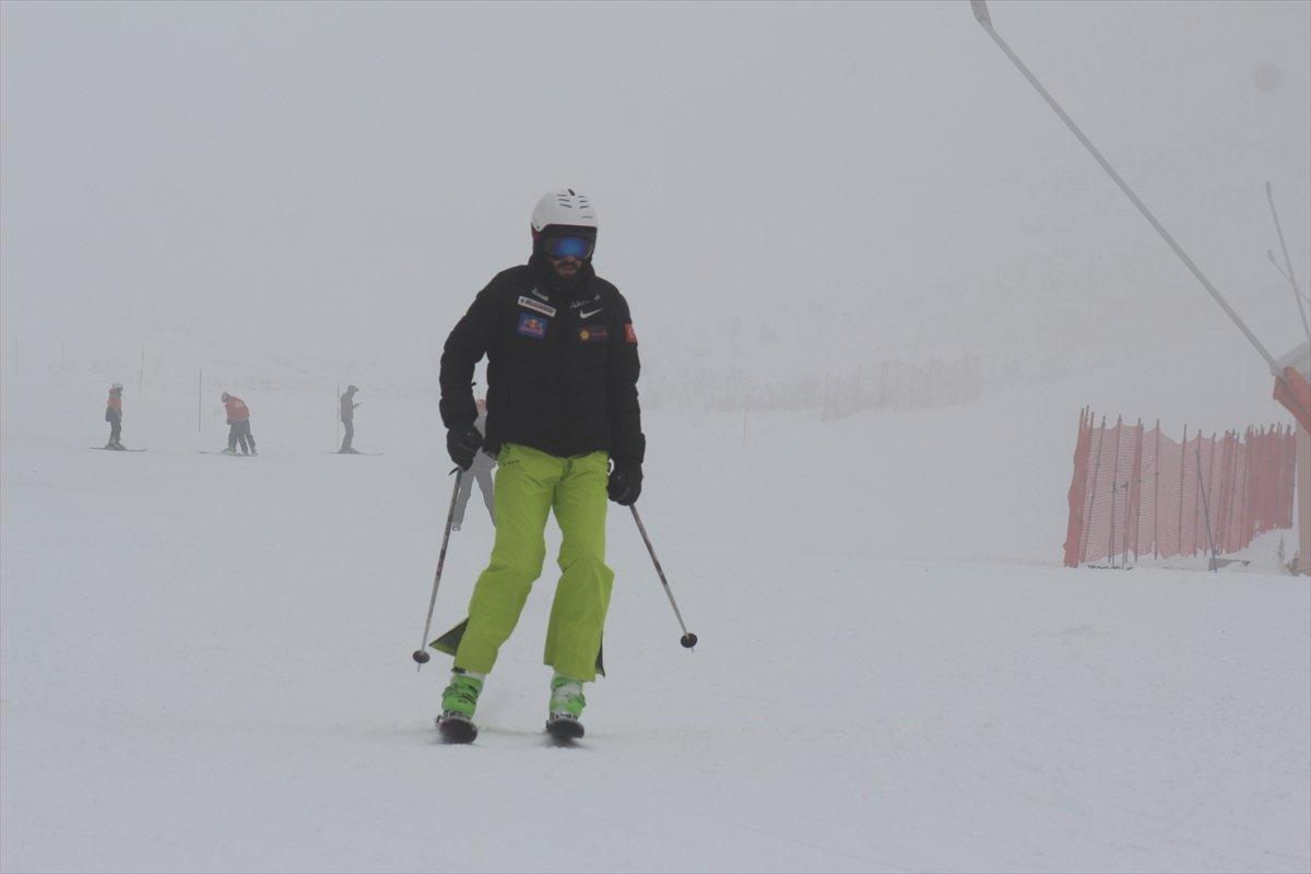 Palandöken'de pistler şenlenmeye başladı 