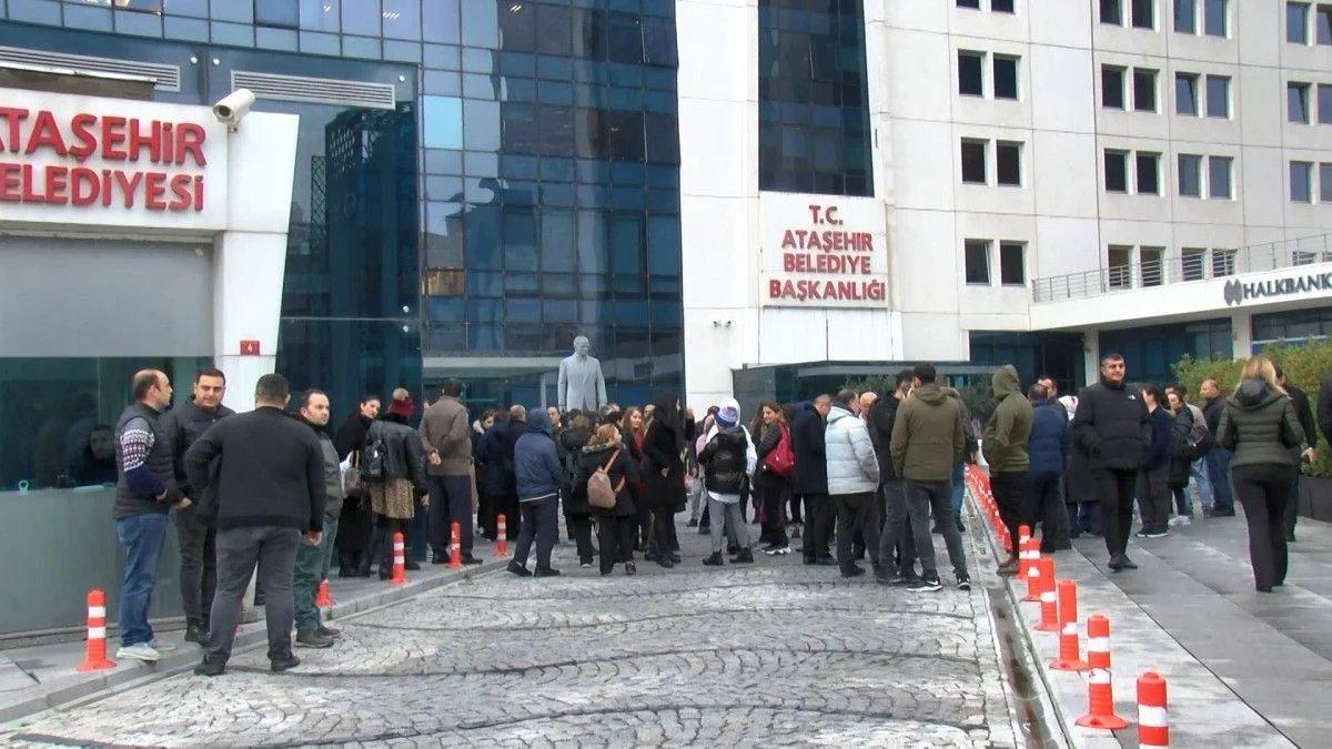 CHP'li Ataşehir Belediyesi'nde maaşlarını alamayan işçilerden protesto