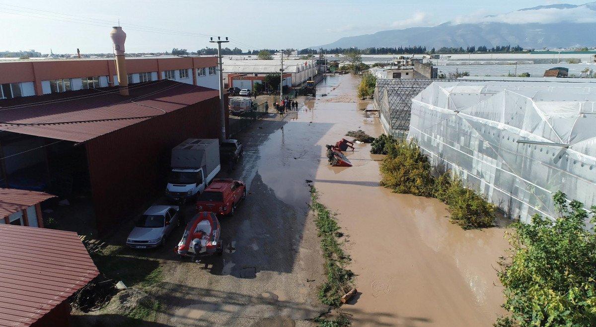 Antalya'dan sıcak gelişmeleri bildiren Özlem Pirim ağladı