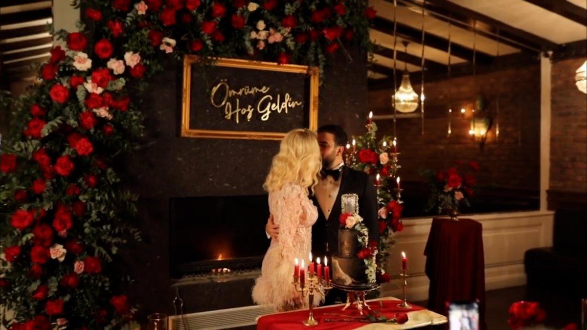 Seda Sayan, Çağlar Ökten'i öpmeye doyamadı