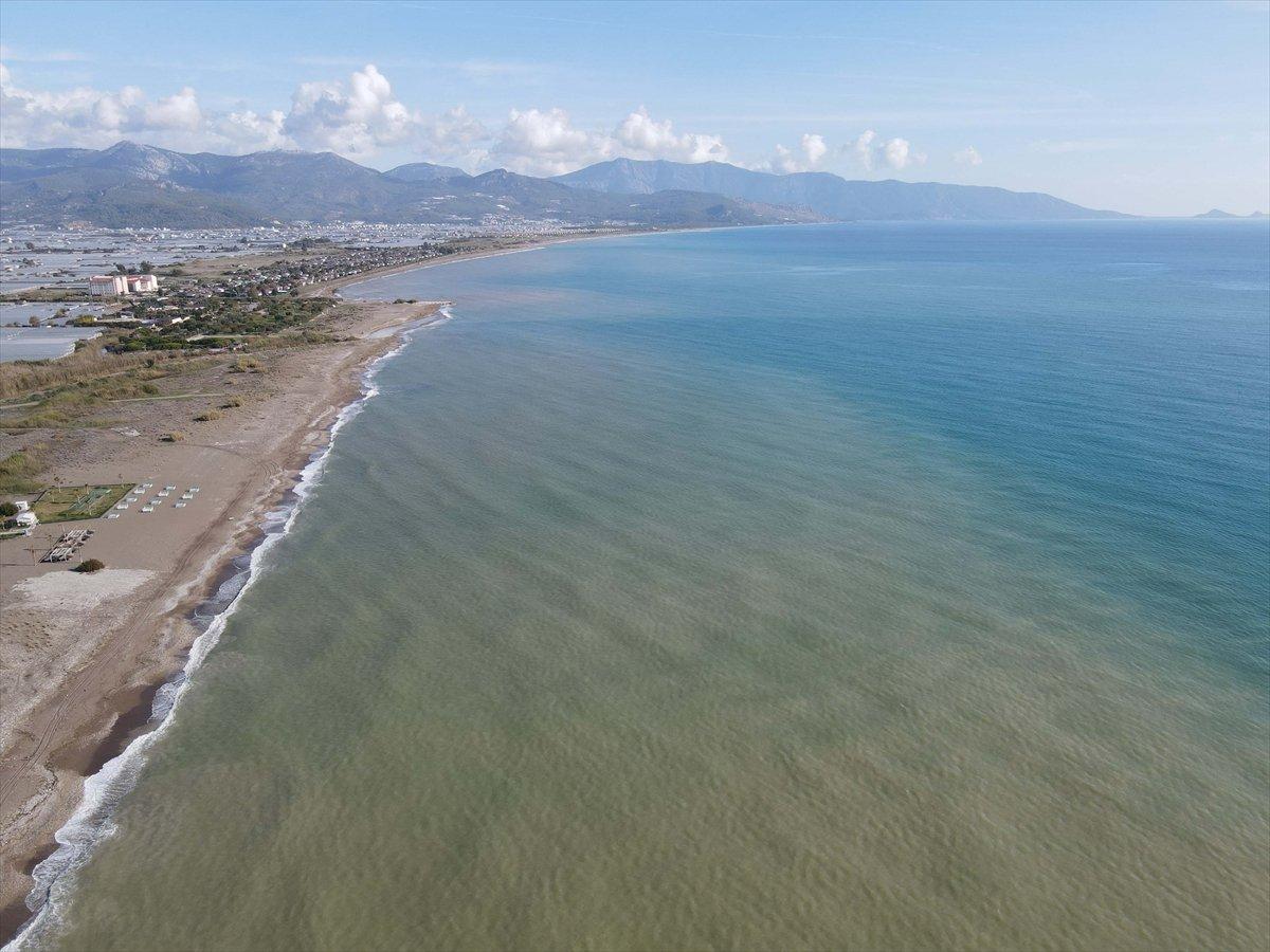 Antalya'daki selden sonra Kumluca sahili