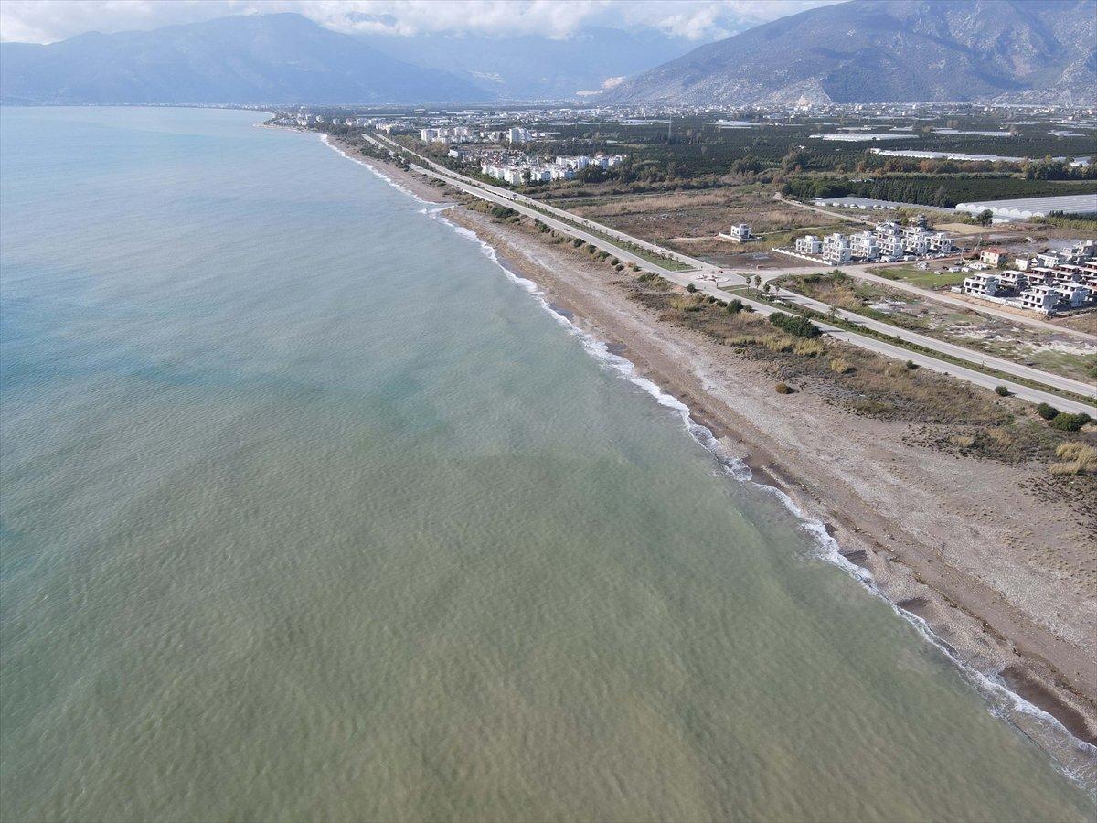 Antalya'daki selden sonra Kumluca sahili