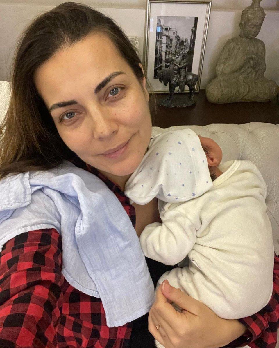 Burcu Kara oğlu Can ile fotoğraf paylaştı