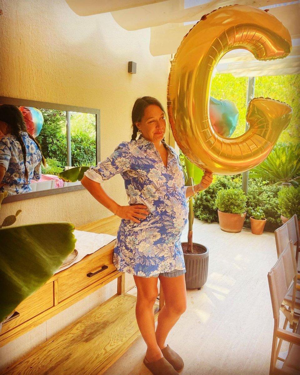 Gupse Özay'dan bebekle bakım videosu