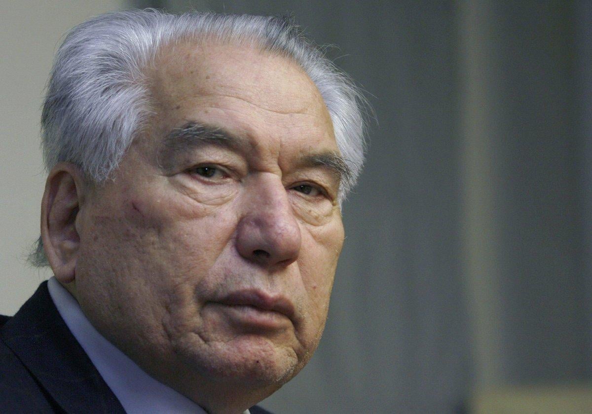 Tanrı Dağlarının büyük ozanı, yazarı: Cengiz Aytmatov