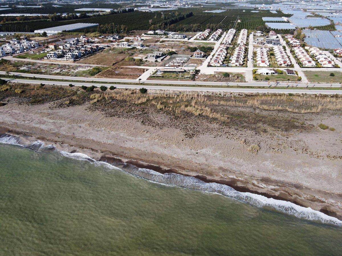 Antalya'daki selden sonra Kumluca sahili