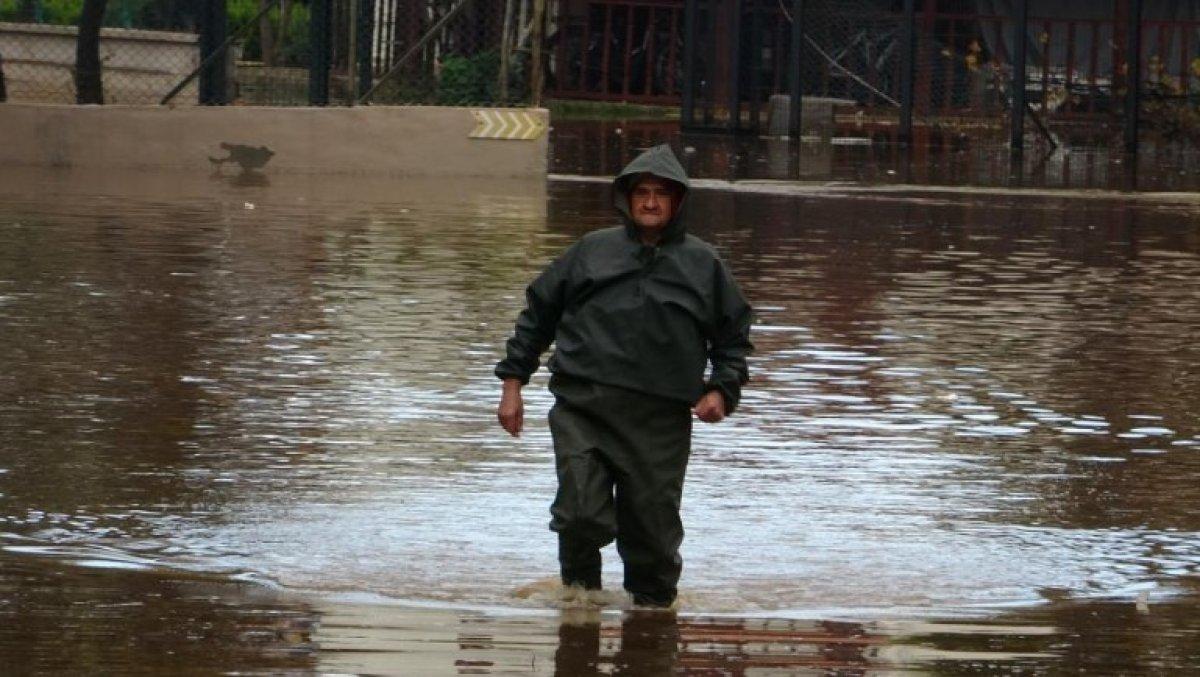 Fethiye'de sağanak sonrası birçok evi su bastı