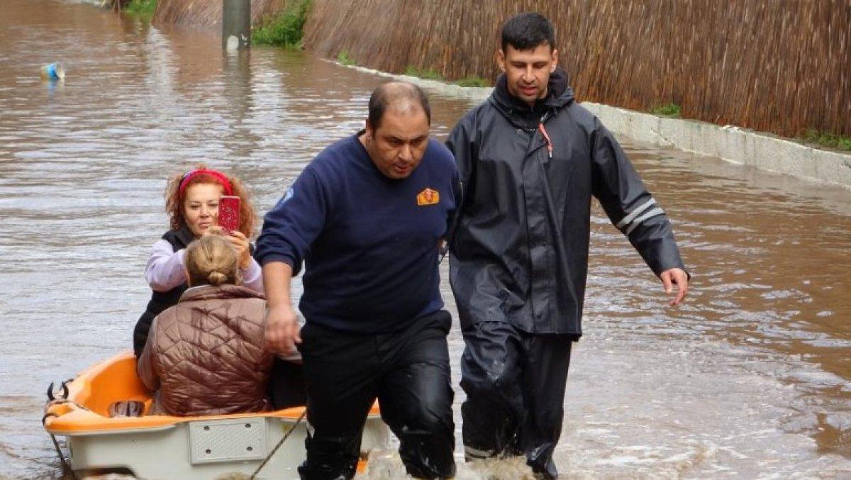 Fethiye'de sağanak sonrası birçok evi su bastı