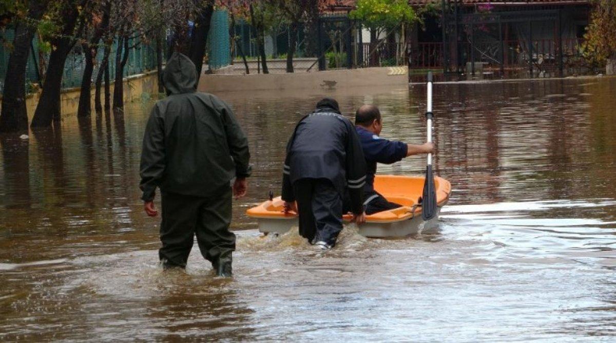 Fethiye'de sağanak sonrası birçok evi su bastı