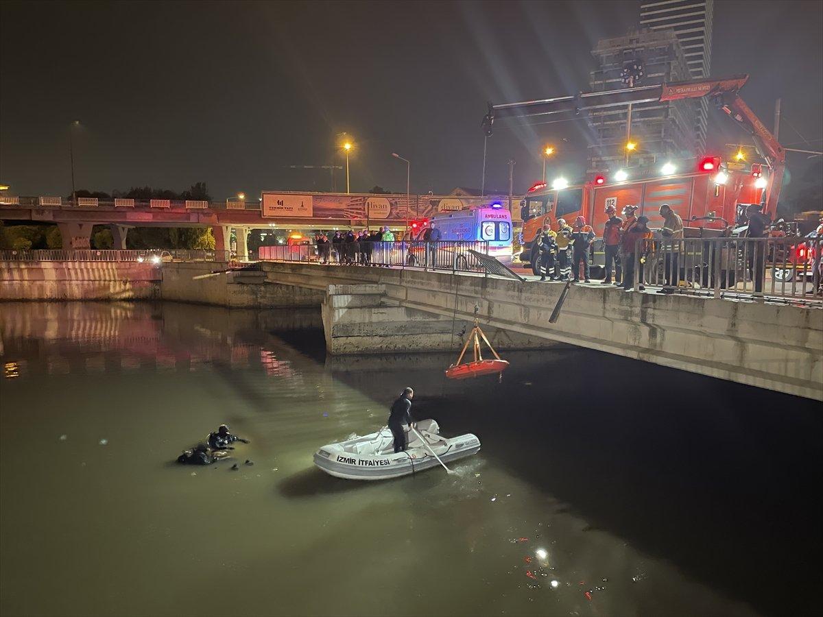 İzmir'de otomobil çaya uçtu: 1 ölü 3 yaralı