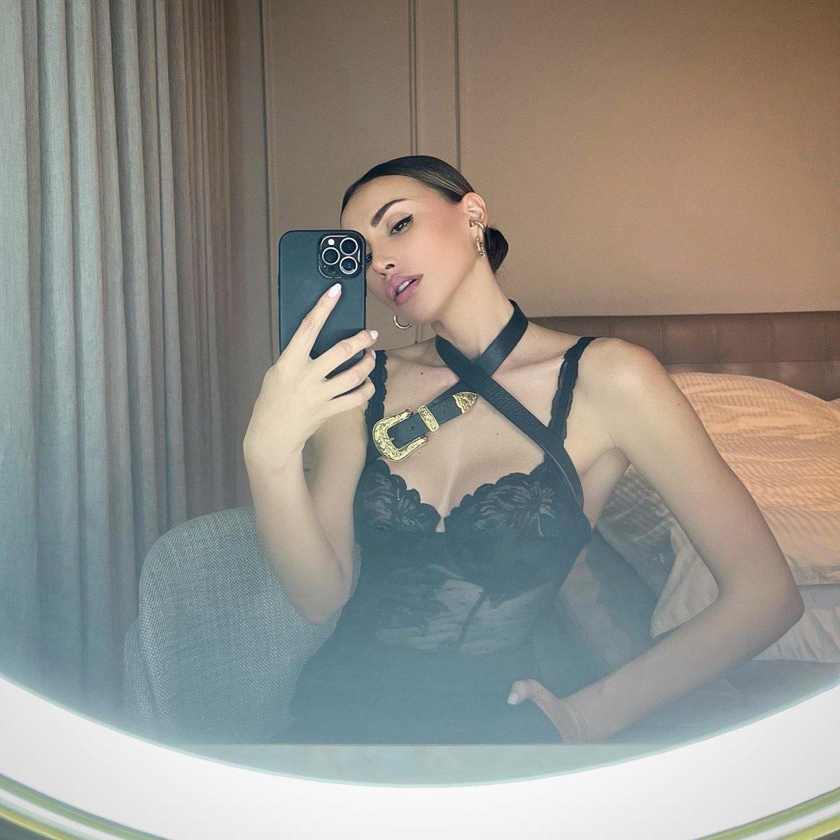 Emina Jahovic, umreye gitti