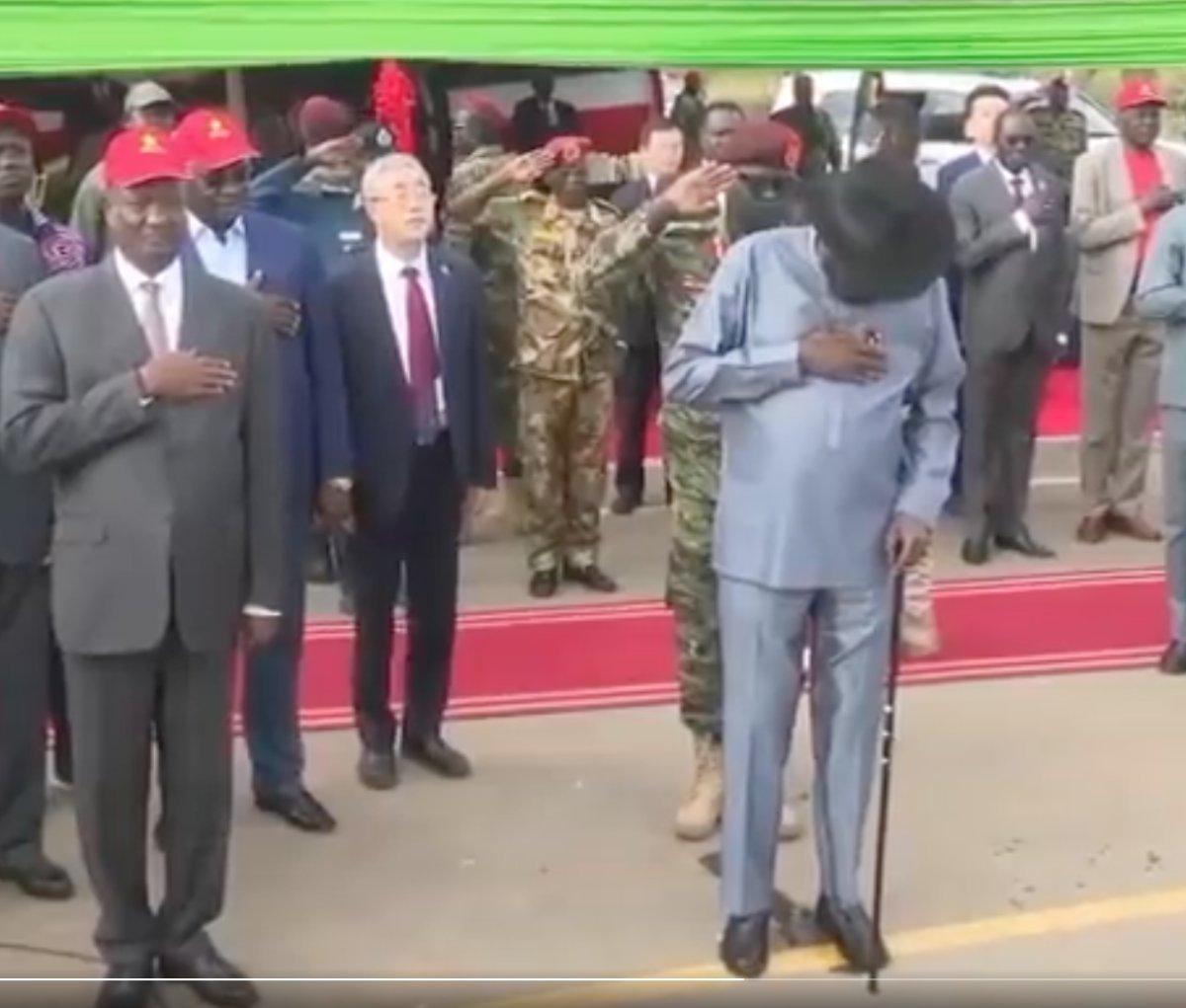 Güney Sudan Devlet Başkanı, proje açılışında altına yaptı