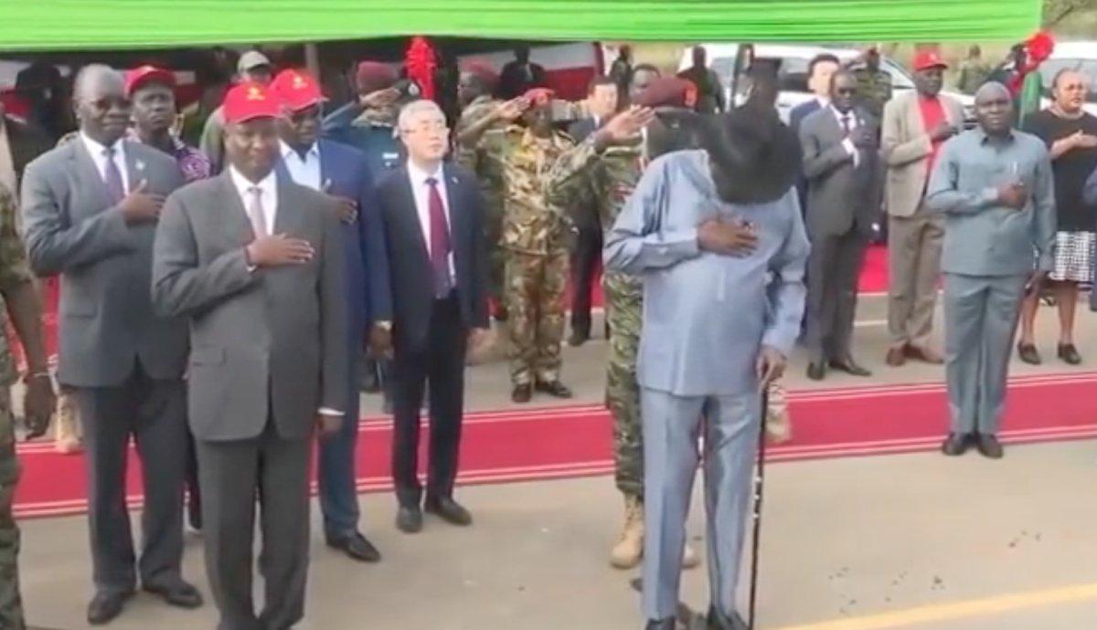 Güney Sudan Devlet Başkanı, proje açılışında altına yaptı