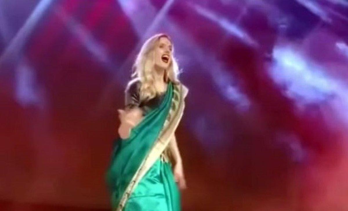 Wilma Elles'ten Hint dansı performansı