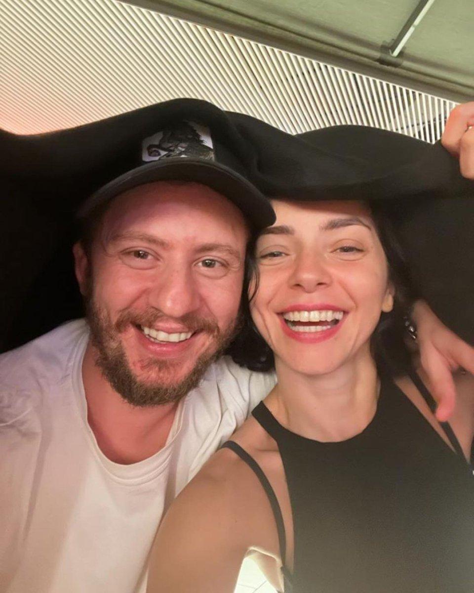 Merve Boluğur, elinde alkol şişeyle AVM gezdi