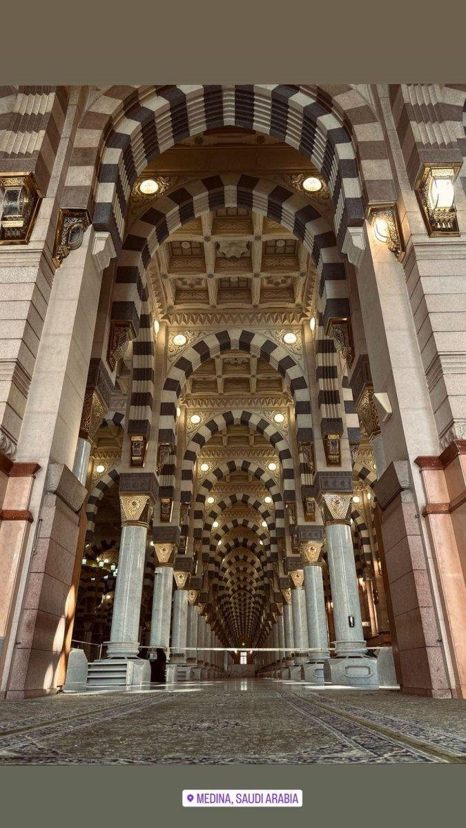 Umreye giden Emina Jahovic'ten başörtülü fotoğraf geldi