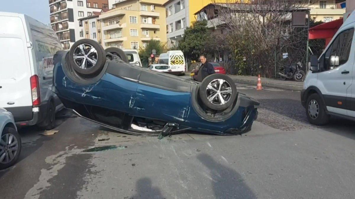 Ümraniye’de sollamaya çalıştığı araçla çarpışan cip takla attı