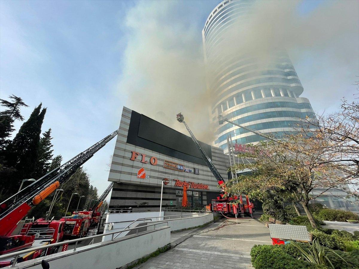Levent'te yangının çıktığı işletmenin sahibi: Dükkanımı alışveriş merkezi yaktı