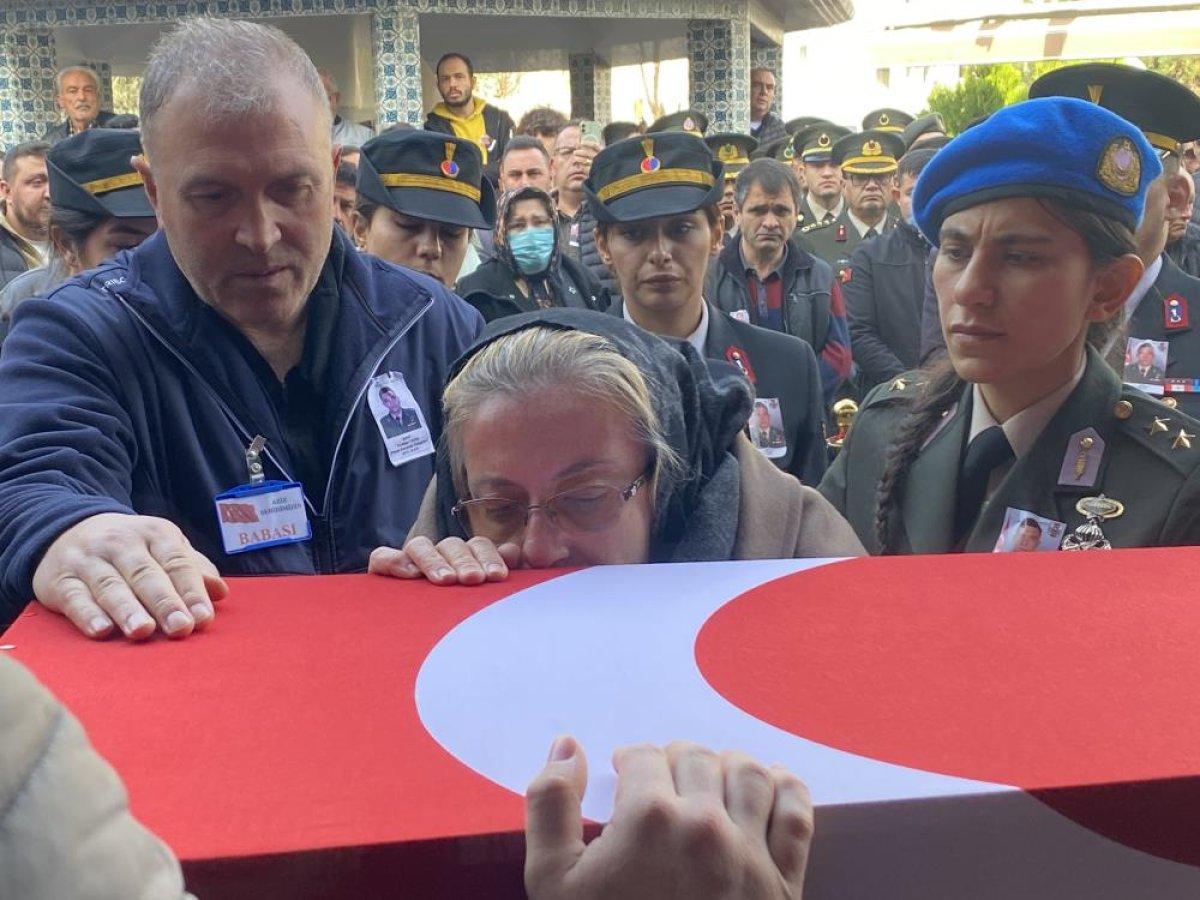 Pençe-Kilit şehidi Üsteğmen Yavuz, toprağa verildi 