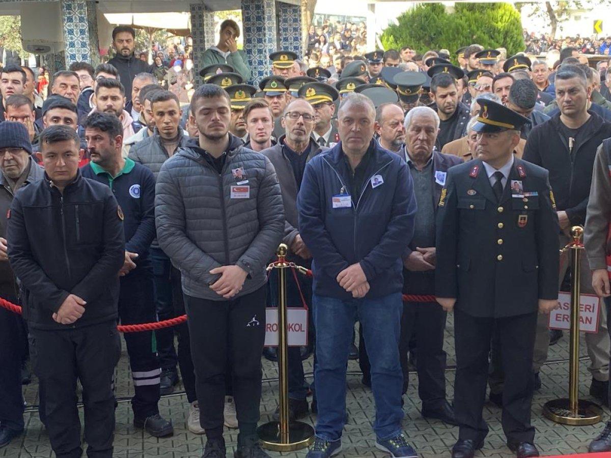 Pençe-Kilit şehidi Üsteğmen Yavuz, toprağa verildi 