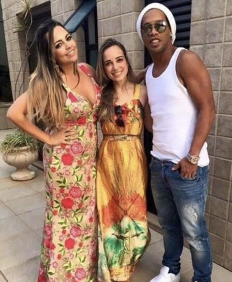 Ronaldinho iki sevgilisiyle birlikte yaşıyor 