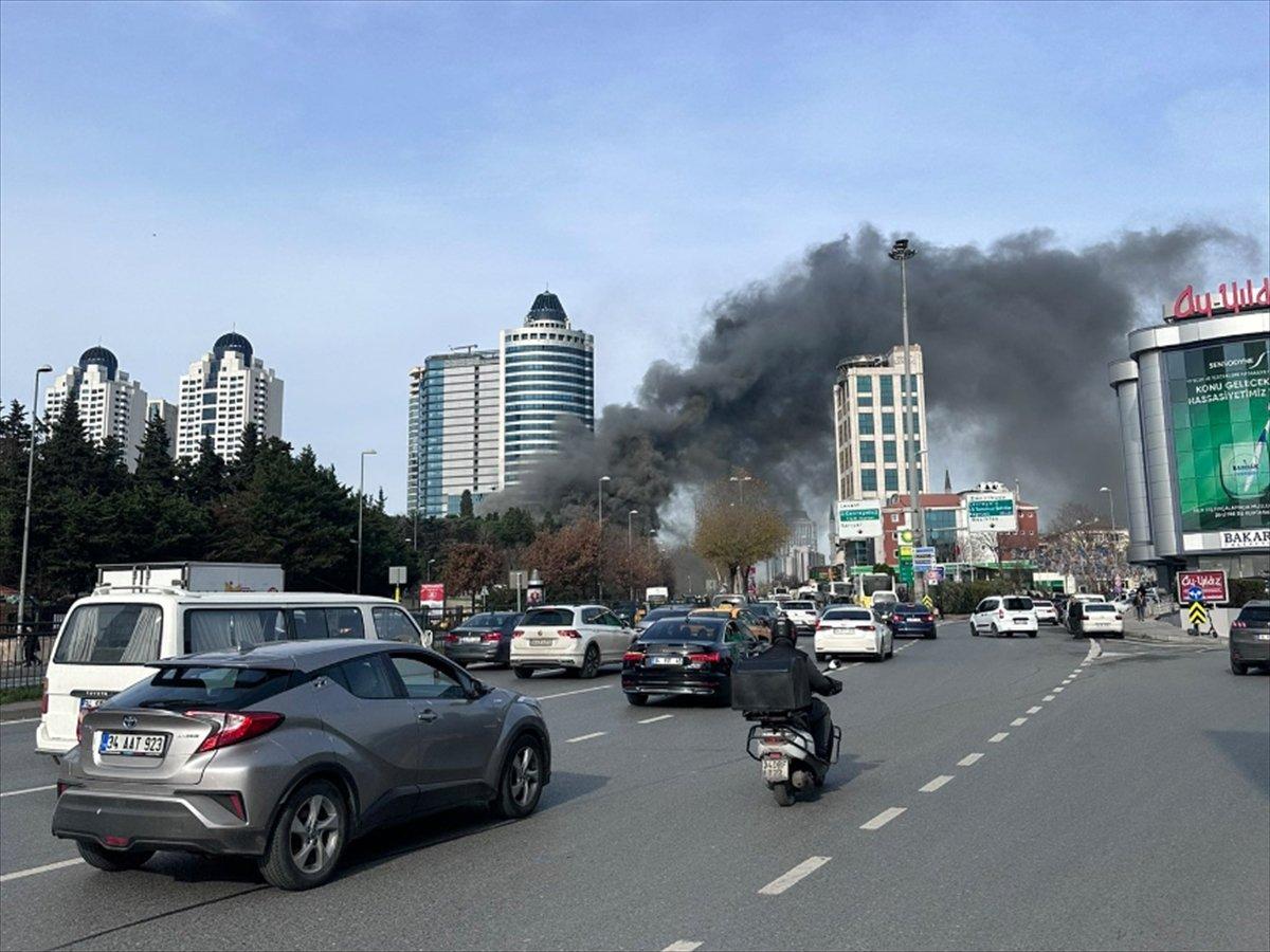 Levent'te yangının çıktığı işletmenin sahibi: Dükkanımı alışveriş merkezi yaktı