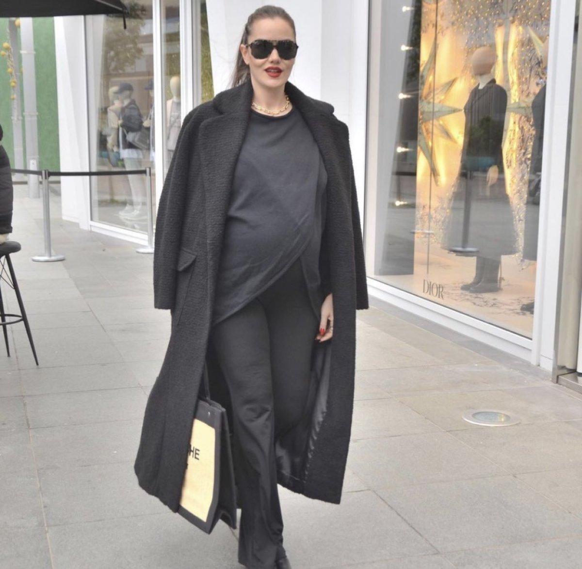 Fahriye Evcen'den alışveriş şıklığı