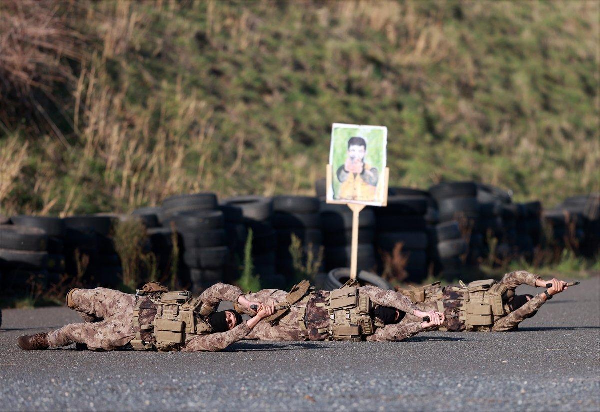 İstanbul'da özel harekat polisleri yıl sonu tatbikatı ile güven verdi