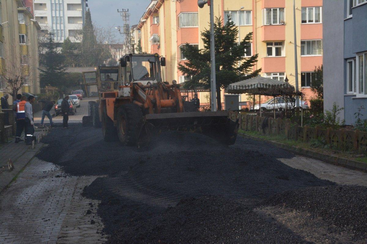 Çaycuma'da parke üzerine sıcak asfalt dökülmesi tepki çekti