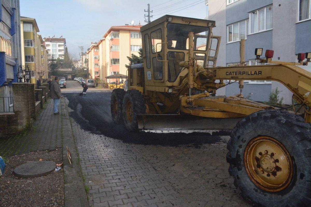 Çaycuma'da parke üzerine sıcak asfalt dökülmesi tepki çekti