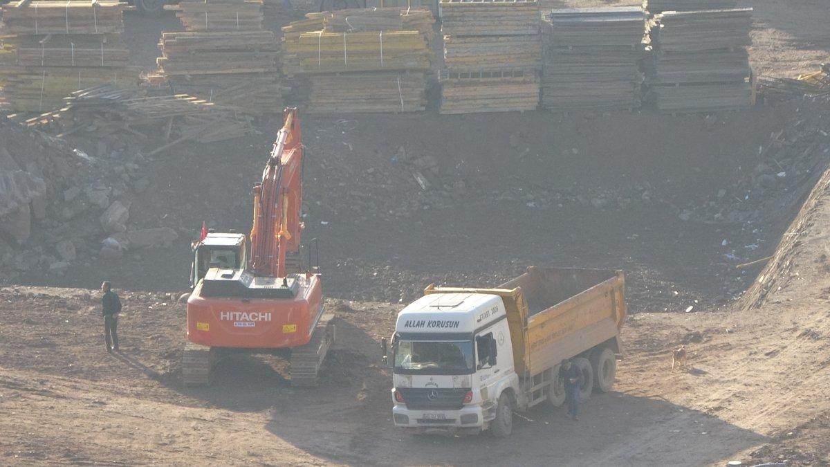 Kocaeli'de kentsel dönüşüm için kazılan alandan tarihi mezar çıktı