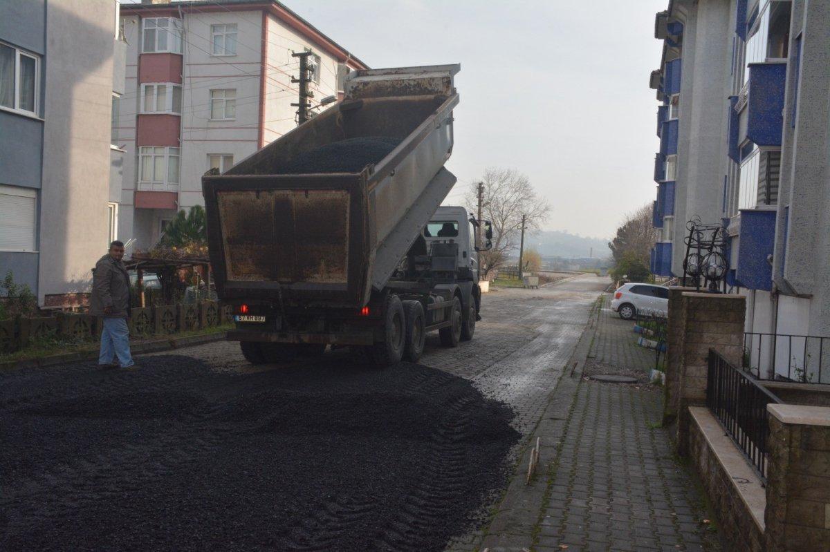 Çaycuma'da parke üzerine sıcak asfalt dökülmesi tepki çekti