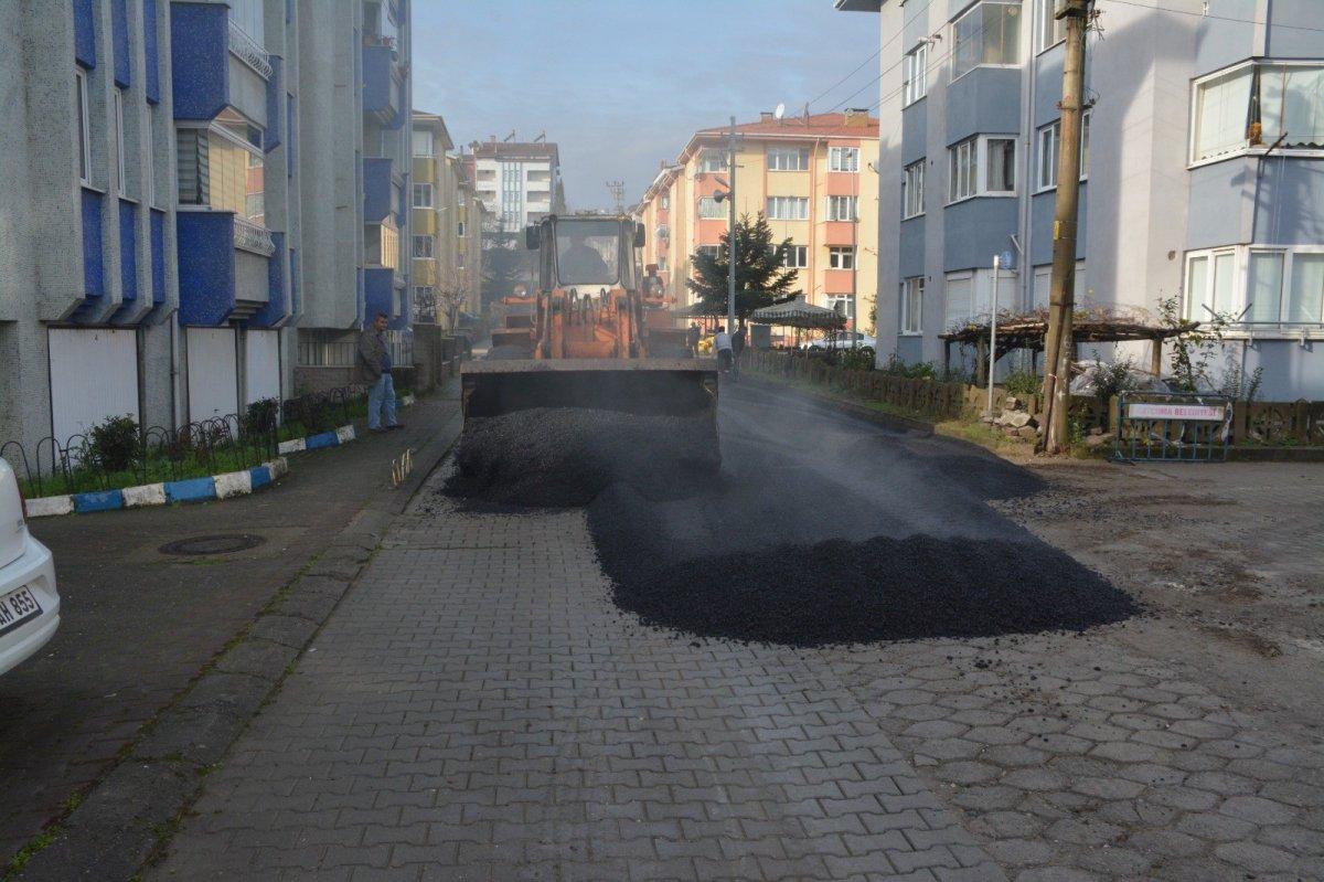 Çaycuma'da parke üzerine sıcak asfalt dökülmesi tepki çekti
