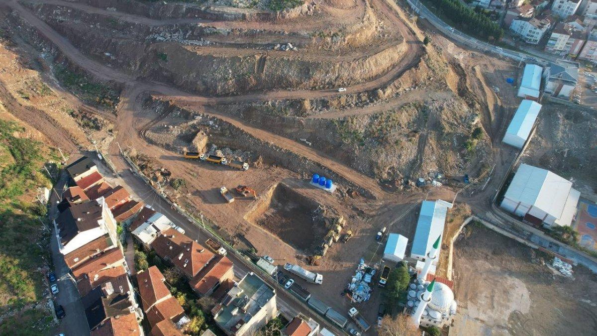 Kocaeli'de kentsel dönüşüm için kazılan alandan tarihi mezar çıktı