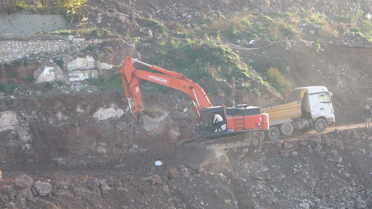 Kocaeli'de kentsel dönüşüm için kazılan alandan tarihi mezar çıktı