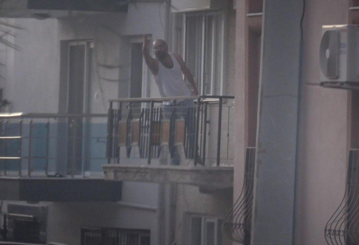 İzmir'de öfkeli eş karısını bıçakla rehin aldı