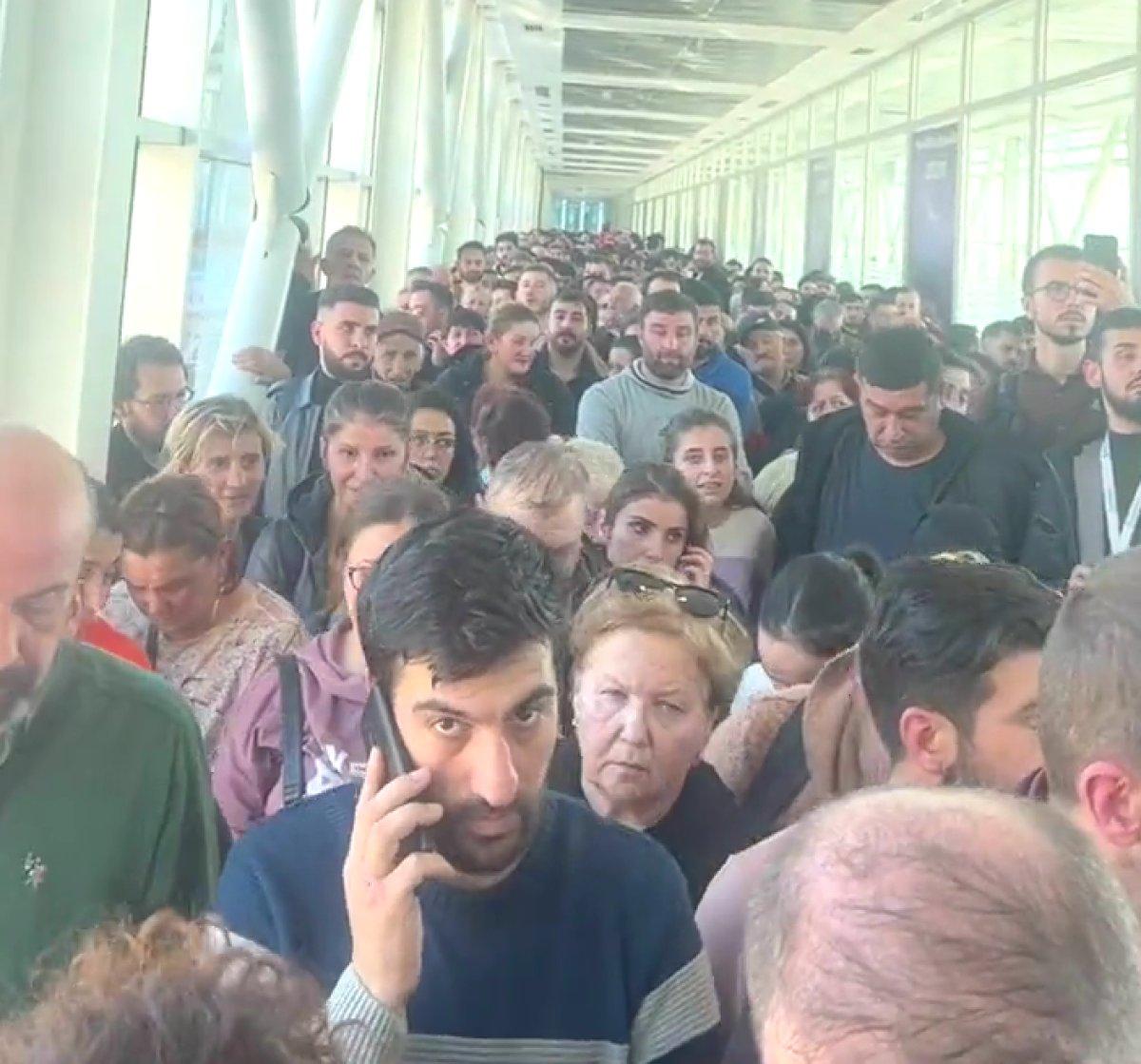 Türkiye'den Gürcistan'a iPhone izdihamı